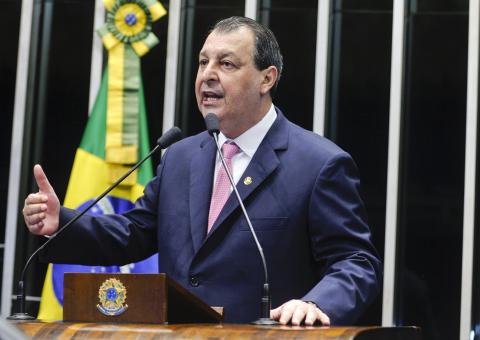 Omar Aziz é reconduzido à liderança do PSD no Senado