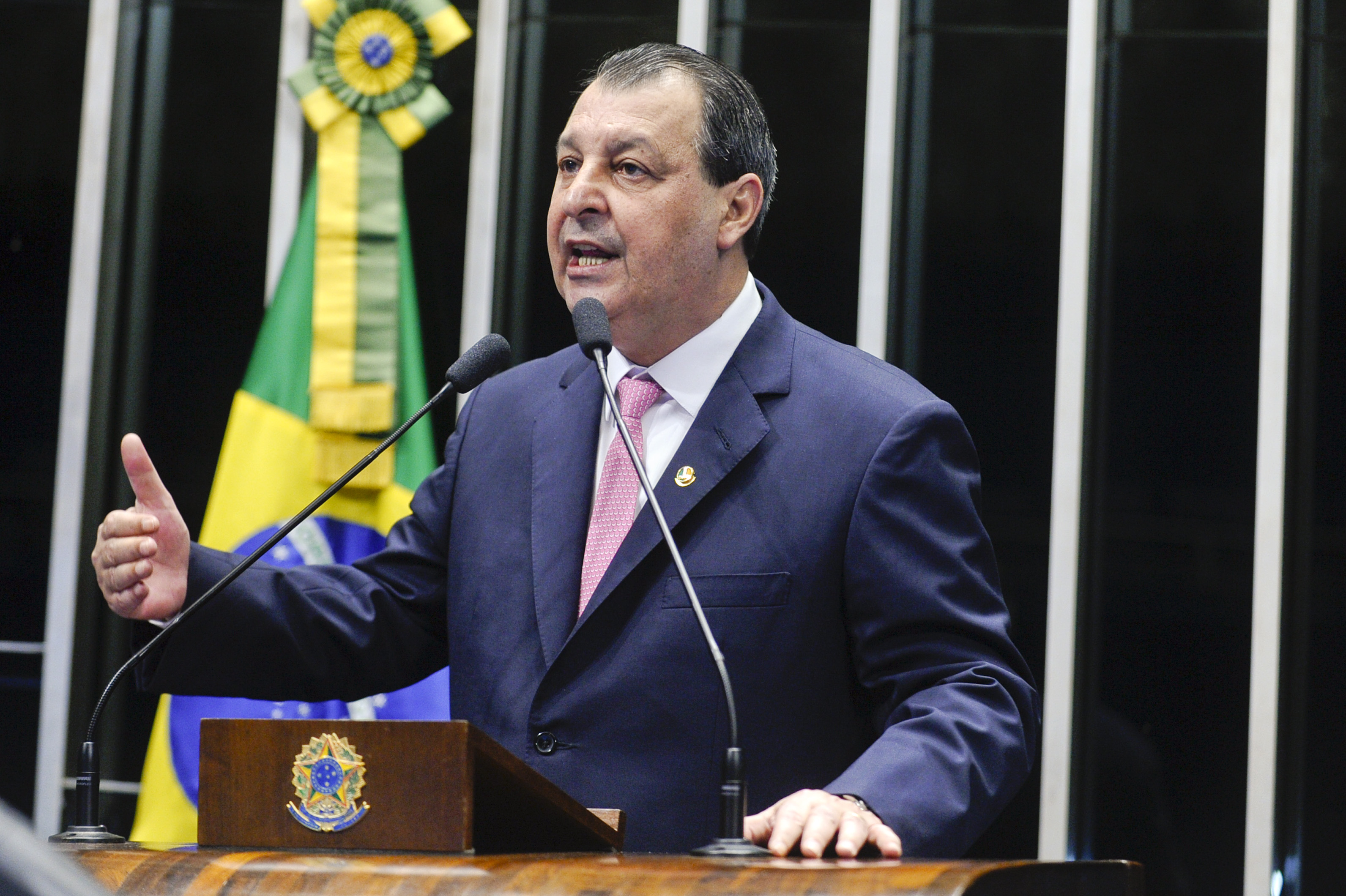 Omar Aziz é reconduzido à liderança do PSD no Senado