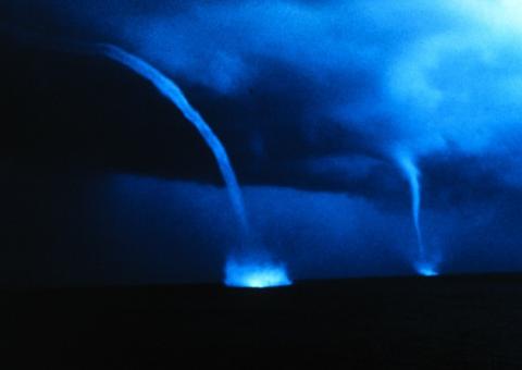 Nave extraterrestre parece roubar água do nosso planeta