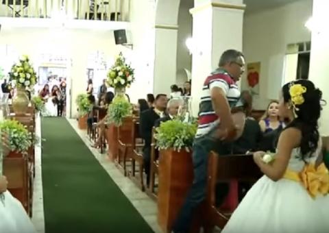 Homem invade cerimônia de  casamento e atira contra padrinhos