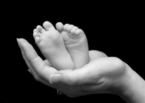 Pais cuidam de bebê morta por duas semanas 