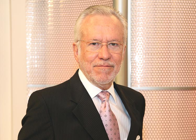 Alexandre Garcia revolta seguidores com tuíte sobre 'feminicídio'