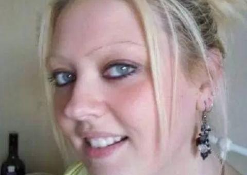 Após descobrir traição, jovem se vinga fazendo sexo com o pai do namorado