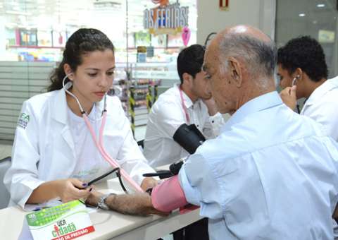 UEA Cidadã oferece serviços gratuitos de saúde em shopping de Manaus nesta sexta
