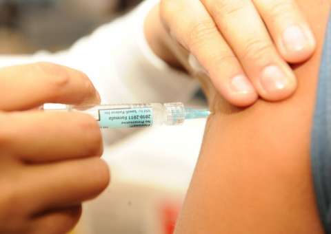 Após surto de febre amarela no Brasil, mais de 28 mil pessoas são vacinadas em Manaus 