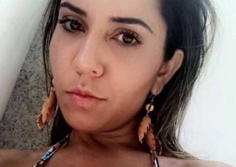  Mulher Melão enlouquece seguidores fazendo bronzeamento de esparadrapo: 'suadinha'