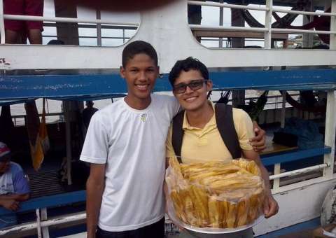 Ex-vendedor de banana frita é aprovado em 4º lugar no curso de medicina 