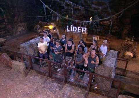 BBB17: Prova do líder já dura 16h e três seguem na briga