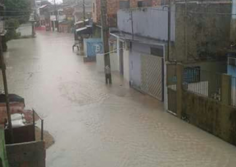 13 ocorrências de chuva são registradas pela Defesa Civil em Manaus