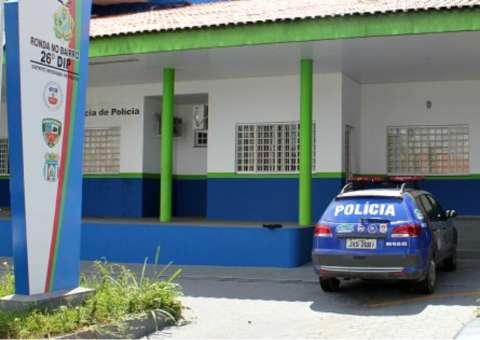 Servidora da Polícia Civil é assaltada em frente à delegacia em Manaus