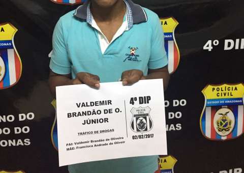 Jovem é preso com 40 trouxinhas de droga em Manaus