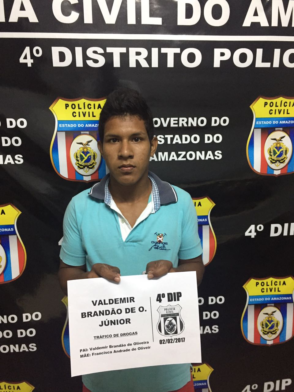 Jovem é preso com 40 trouxinhas de droga em Manaus