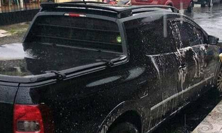 Bandidos roubam carro de trabalhador em Manaus