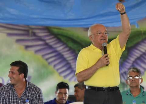 Melo anuncia construção de hospital e investimentos na piscicultura e infraestrutura no AM