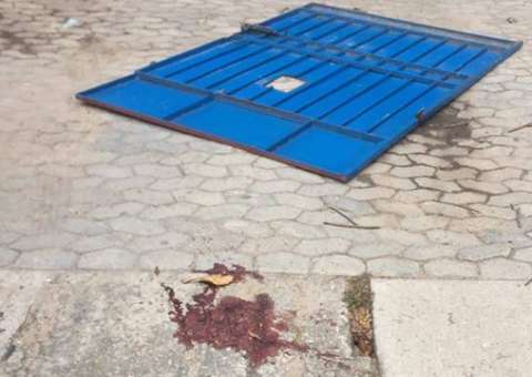 Criança de três anos morre esmagada por portão de escola 