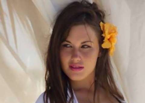  Modelo cubana troca 'maior amasso' com Luan Santana em novo clipe