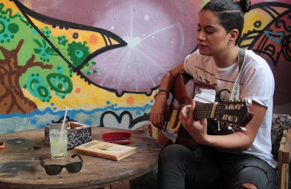 Bel Martine solta a voz neste domingo no Música na Praça