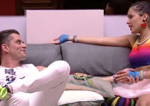 BBB 17: Marcos leva toco 'feio' pela 3ª vez; Manoel se irrita com brother 'secando' bumbum de Vivian