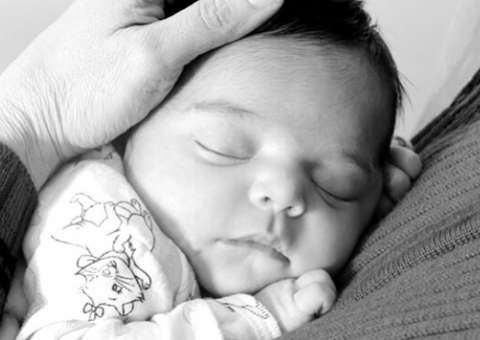 Mãe e filha dão à luz bebês com microcefalia