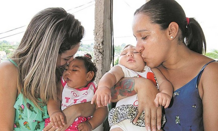 Mãe e filha dão à luz bebês com microcefalia