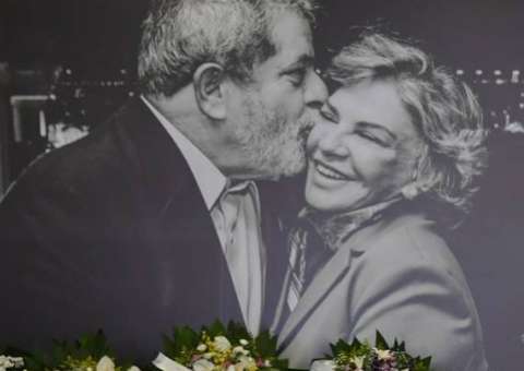 Corpo de Dona Marisa é velado no Sindicato dos Metalúrgicos do ABC