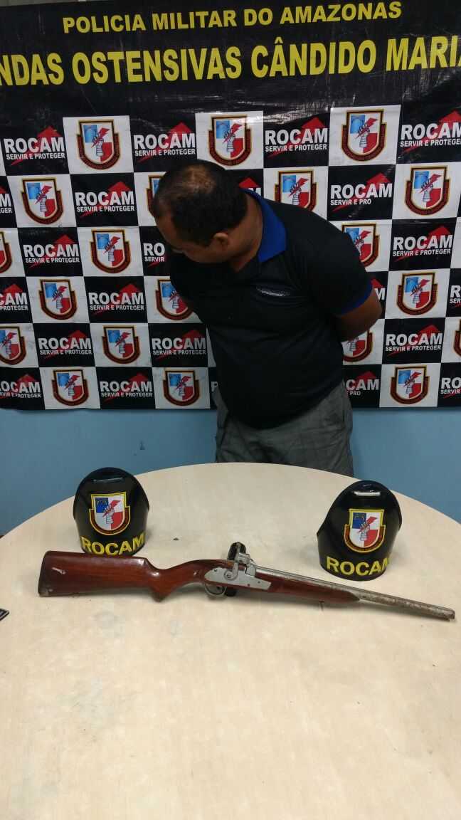 Guardando espingarda em casa, homem é denunciado e acaba detido em Manaus