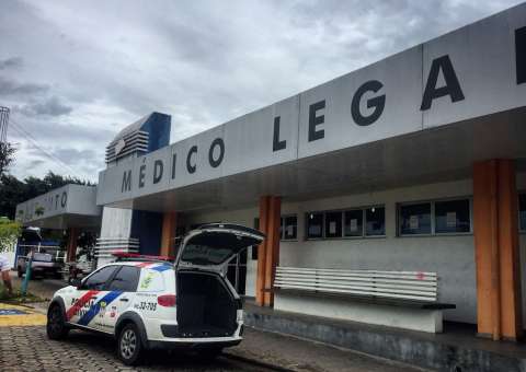  Após denúncia de violência doméstica, mulher é assassinada a facadas em Manaus