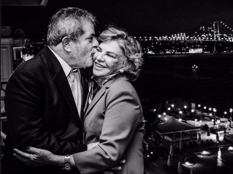 Velório de Marisa Letícia é encerrado com discurso de Lula