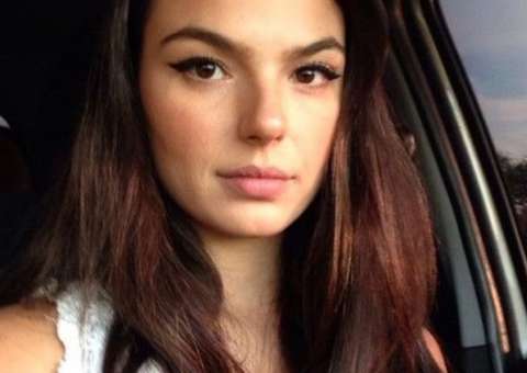   Ísis Valverde mostra passeio pelo Teatro Amazonas 