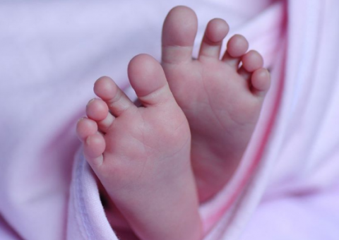 Bebê de 1 ano morre após ser atropelada pela mãe