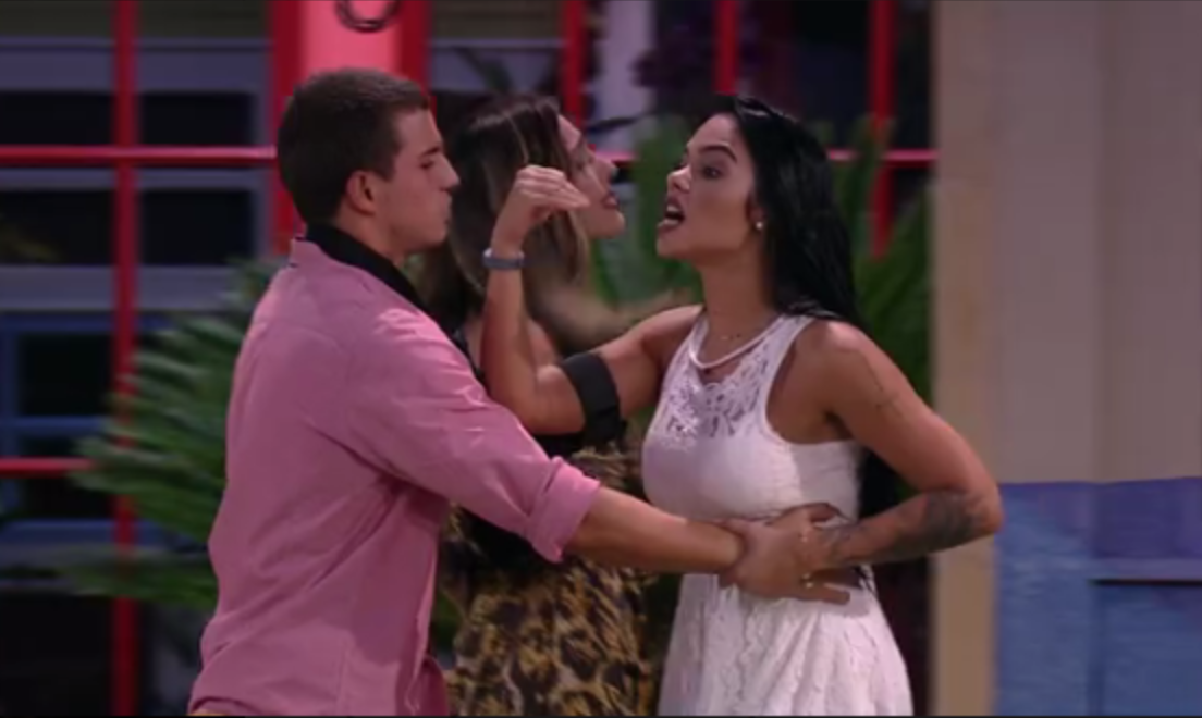 BBB17: Mayara tira satisfações após Emilly indicar para paredão; 'Falsa!'