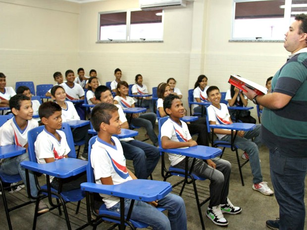  No Amazonas, mais de 400 mil alunos estaduais voltam para a escola hoje