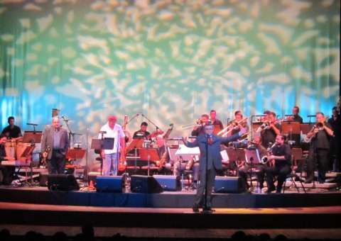 Pós Bossa Nova embala Teatro Amazonas em concerto da Amazonas Band