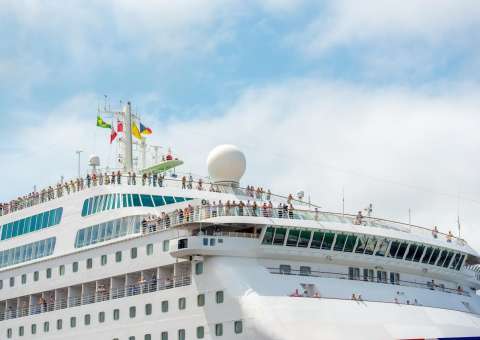 Mais de 2,4 mil turistas chegam a Manaus nesta segunda-feira 