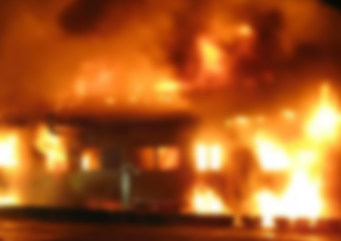 Criança de 2 anos morre carbonizada após mulher atear fogo em casa de companheiro e amante no Amazonas