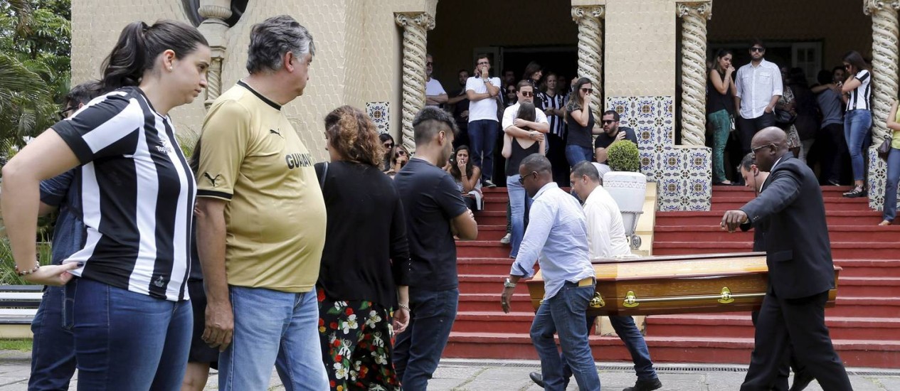 Famílias de jornalistas decidem  processar Chapecoense 