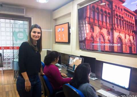 Rebecca Garcia  visita Portal do Holanda