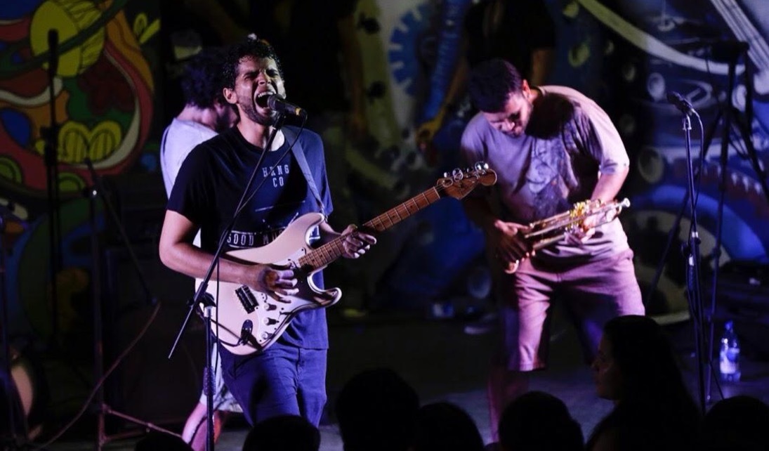 Banda Cauxi Eletrizado encerra programação musical do Baile Arrasta Asa 