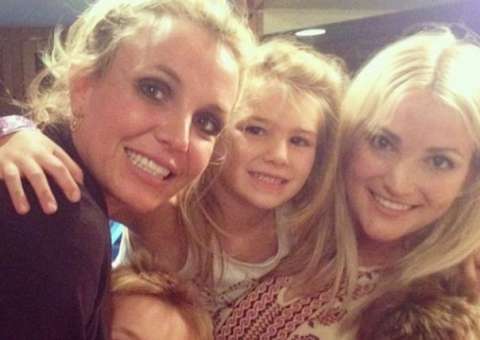  Britney Spears pede orações para sobrinha que sofreu acidente