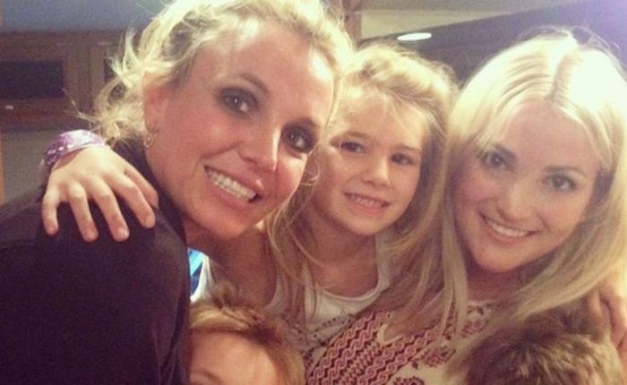  Britney Spears pede orações para sobrinha que sofreu acidente