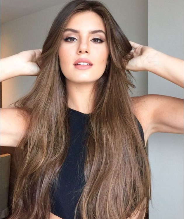 Camila Queiroz muda visual e doa cabelão para pacientes com câncer