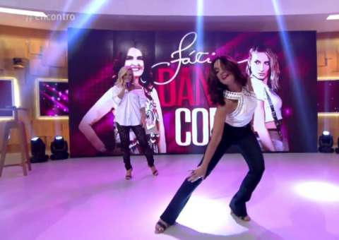 Fátima Bernades sensualiza dançando com Claudia Leitte mas algo dá errado
