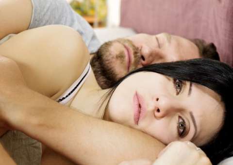 Saiba por que algumas mulheres se sentem tristes após o sexo e até choram