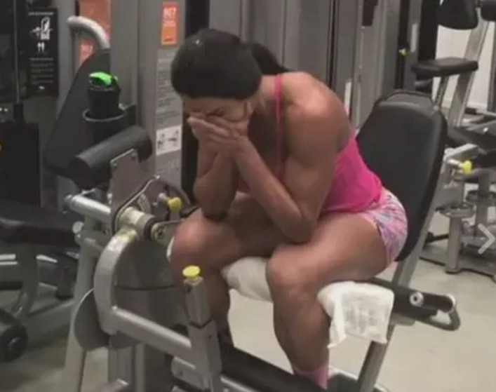 Vídeo: Gracyanne Barbosa chora durante treino na academia