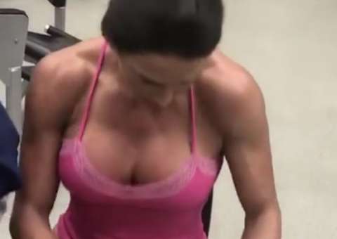 Vídeo: Gracyanne Barbosa chora durante treino na academia