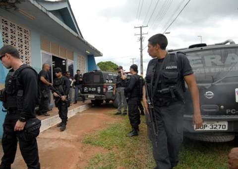 Polícias Civil e Militar enviam reforços a delegacia que foi incendiada por populares no AM