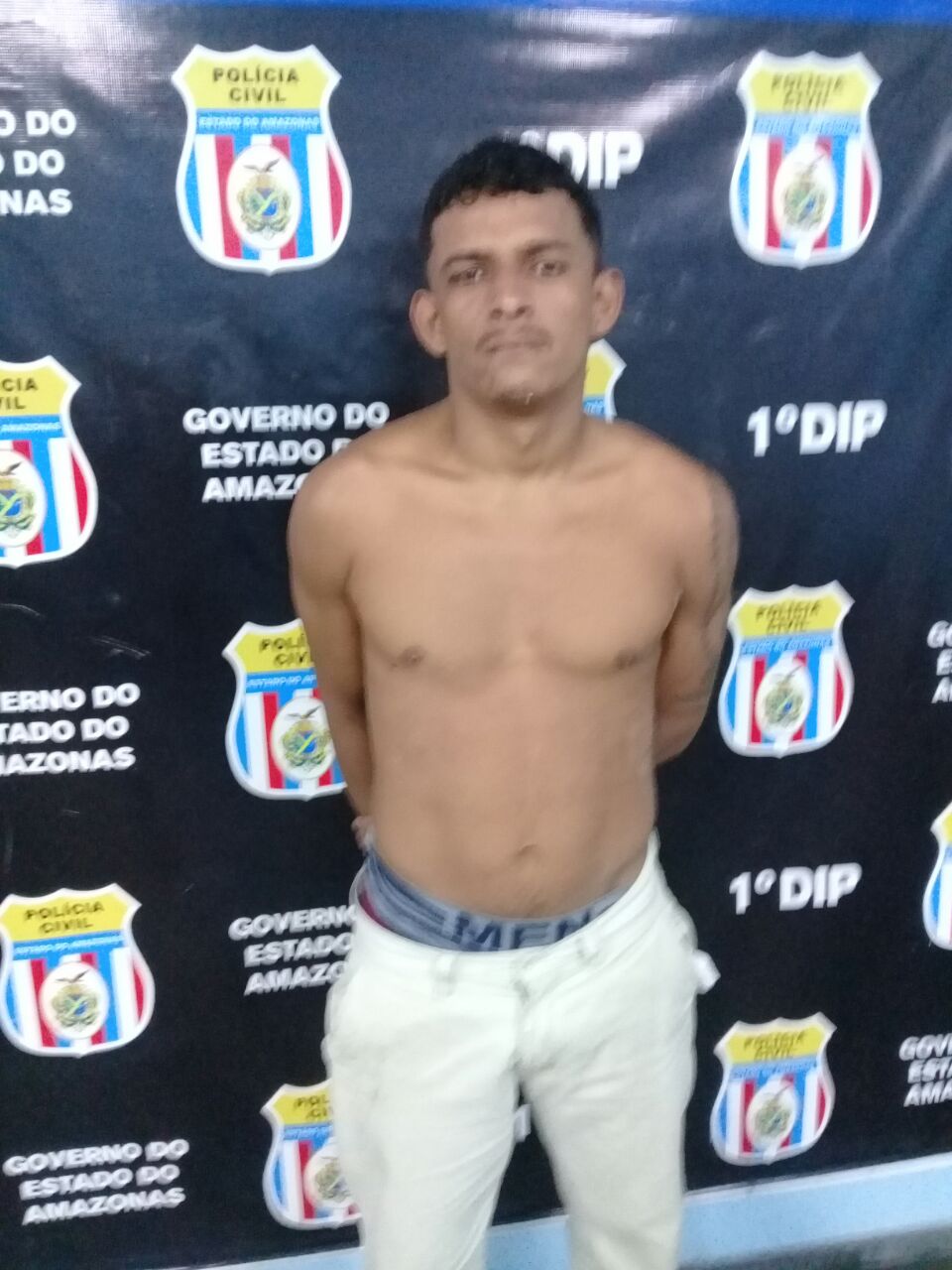 Dupla anuncia assalto e troca tiros com morador na zona Sul de Manaus