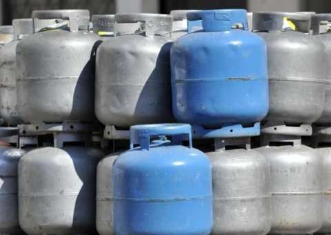 Polícia flagra e pune venda ilegal de gás de cozinha em Manaus 