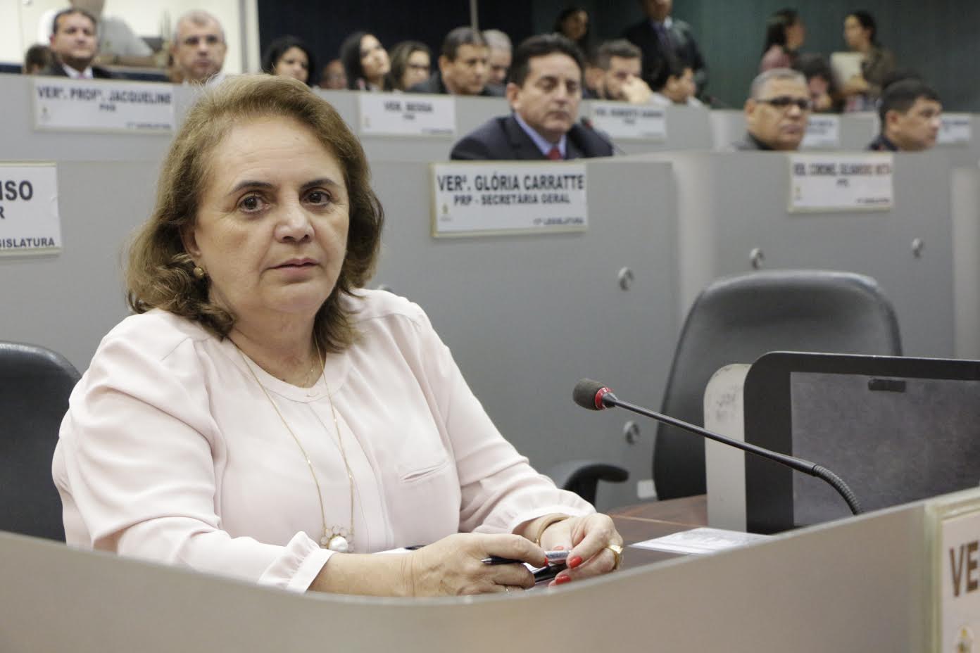 Vereadora encaminha moção para parabenizar estudante que recebeu nota mil no Enem 