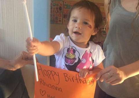 Criança autista ganha festa de aniversário, mas ninguém comparece 